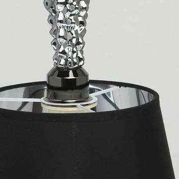 Сочетание черного текстиля и хрома на кухне будет очень уместным