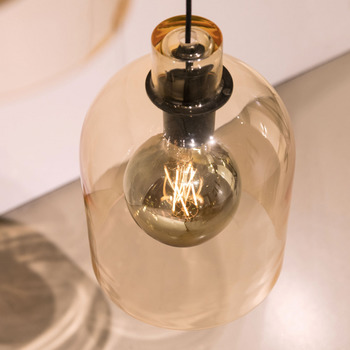 Для светильников с прозрачными плафонами можно использовать дизайнерские лампочки