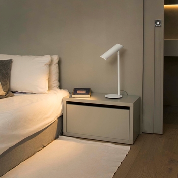 Настольный Faro LINK - также отличный вариант для спальни (наравне с настенным)
