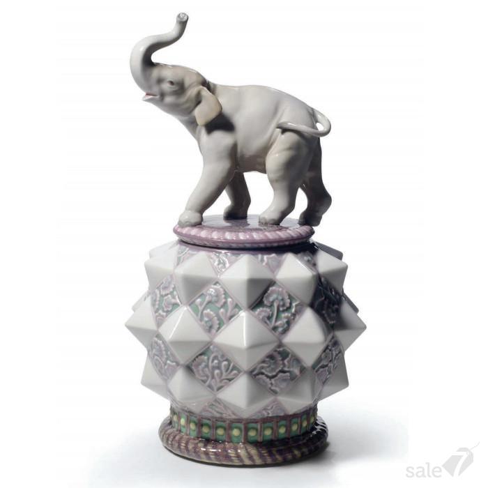 Elephant box. Lladro статуэтка Lladro Слоник. Lladro слоники фарфоровые. Lladro тигр. Статуэтка Панда Ладро.