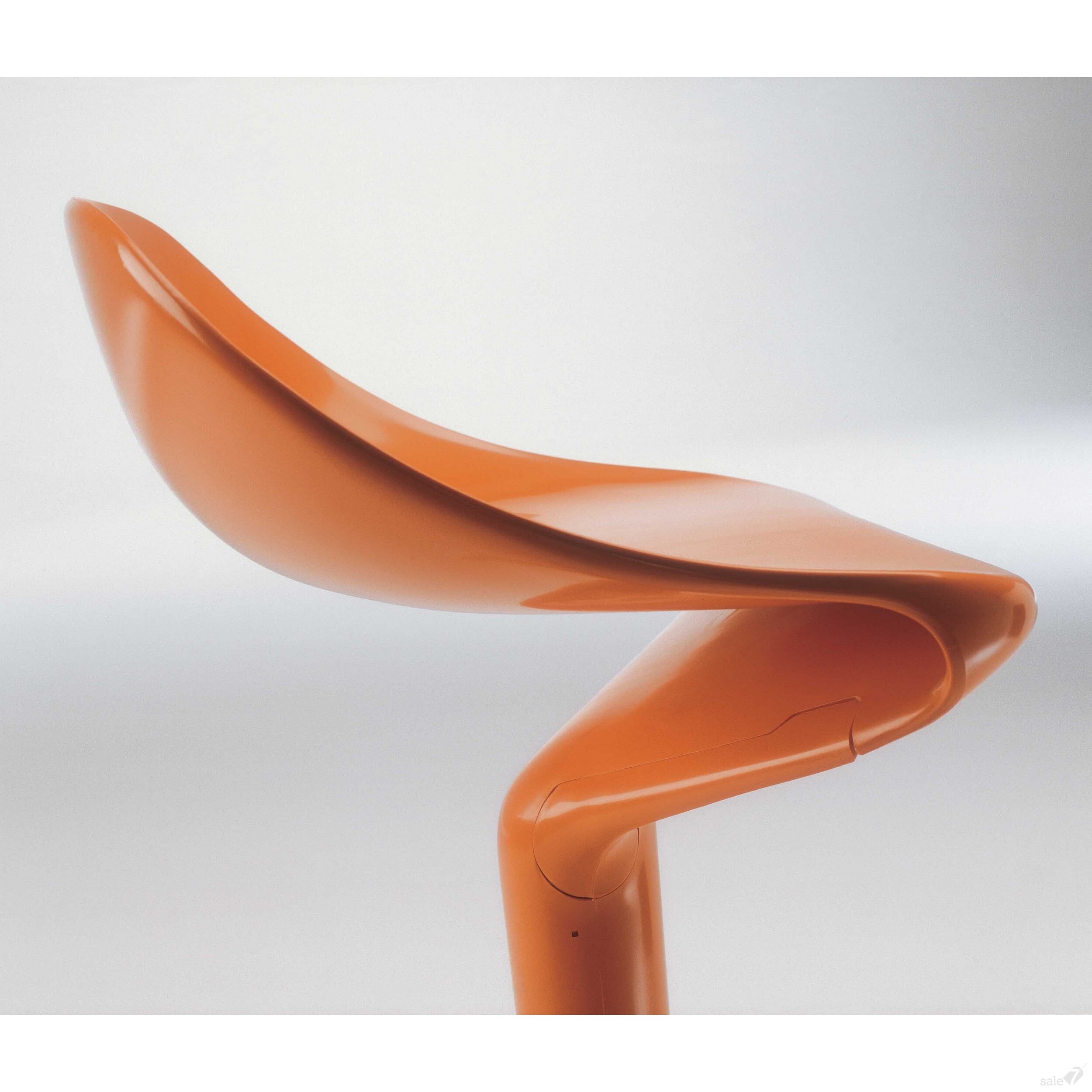 Оранжевый стул. Стул Kartell Spoon. Кресло Kartell Spoon Chair. Kartell Spoon Chair розовый. Kartell, модель a.i., Orange.