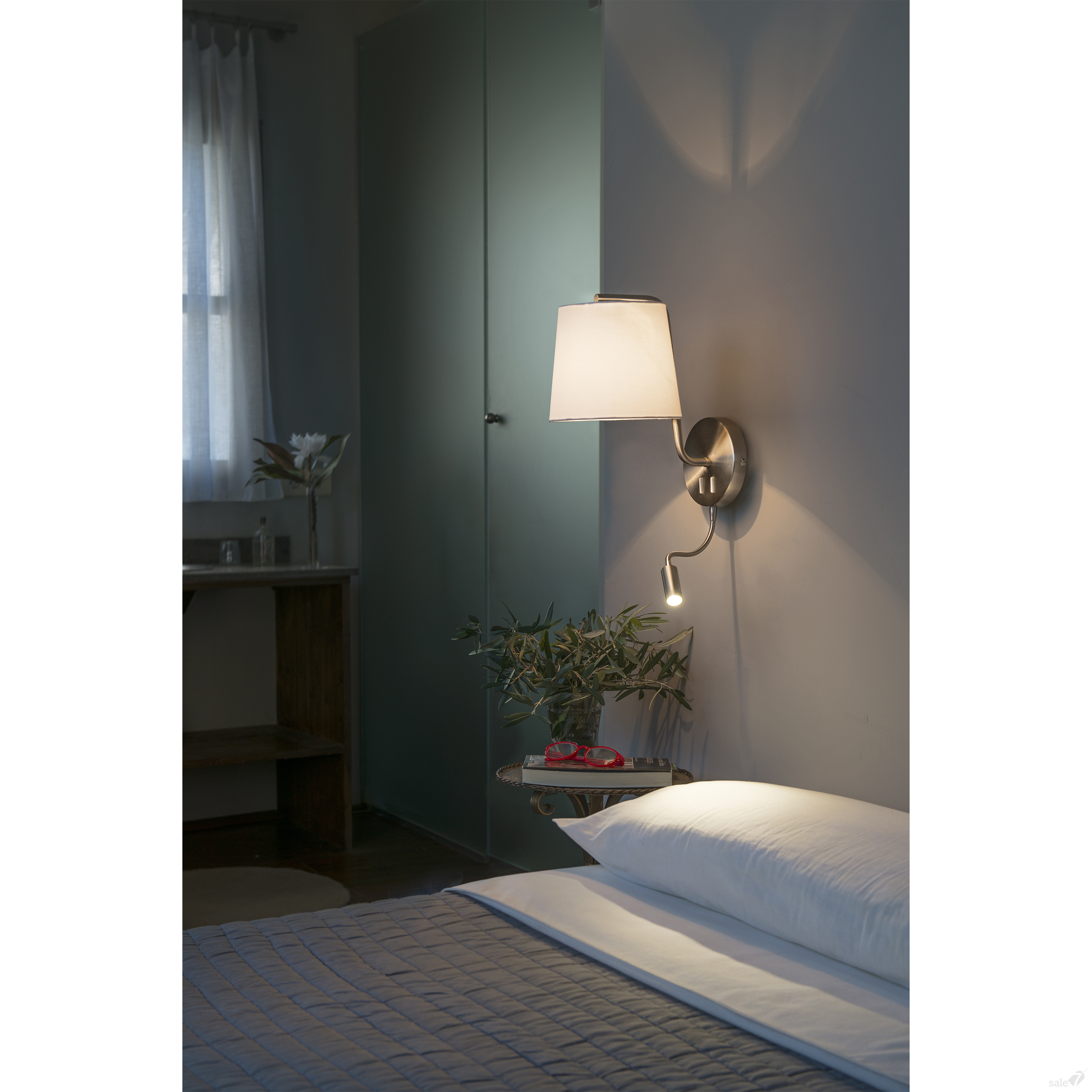 светильник на стену над кроватью